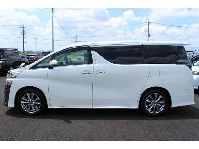 全国対応2年保証付　車検整備付　フリップダウンモニター　パワーバックドア　ナビTVバックモニター　両側パワースライドドアETC　スマートキ　Bluetooth接続　ハーフレザー　タイヤ4本新品　純正アルミホイール