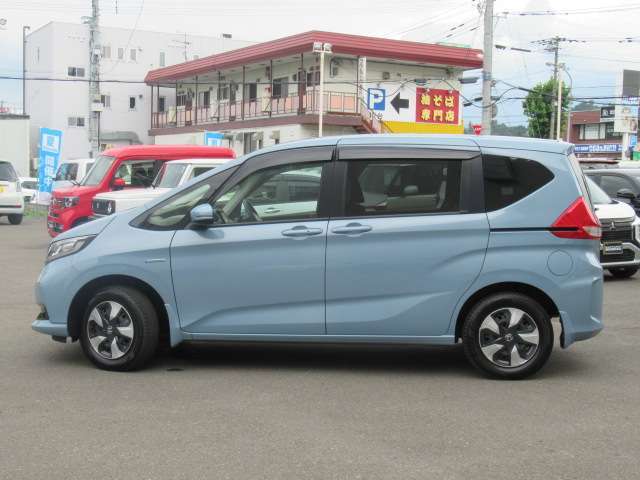 ■屋根付スペース有ります■悪天候時や夜でもお車ご確認できます☆事前にご連絡いただけますとお車をご準備致します☆照明付ピットでお車の状態をご覧いただけます！