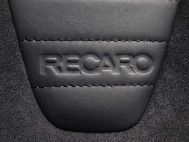 グレード専用RECAROシートを搭載しております。走りたい気持ちが高揚します。