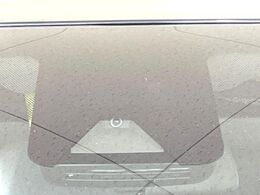 【トヨタセーフティセンス】走行中に前方の車両等を認識し、衝突しそうな時は警報とブレーキで衝突回避と被害軽減をアシスト。より安全にドライブをお楽しみいただけます。