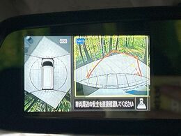【アラウンドビューモニター】専用のカメラにより、上から見下ろしたような視点で360度クルマの周囲を確認することができます☆死角部分も確認しやすく、狭い場所での切り返しや駐車もスムーズに行えます。