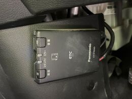 【ETC】高速道路の料金所をストレスなく通過！話題のスポットやサービスエリアに多い「スマートIC」利用時は必須のアイテムです。当店でセットアップを実施、ご納車当日からすぐにご利用いただけます！