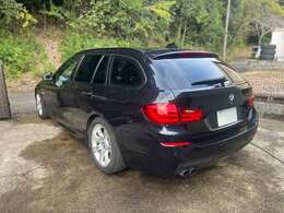 523iツーリングでMスポーツ+革シート+パノラマルーフ+ハイラインパッケージの4点が揃った個体は意外と少ないです。走行距離が気になる方が多いと思いますが、乗りっぱなしの個体よりは手がかからないと思います。