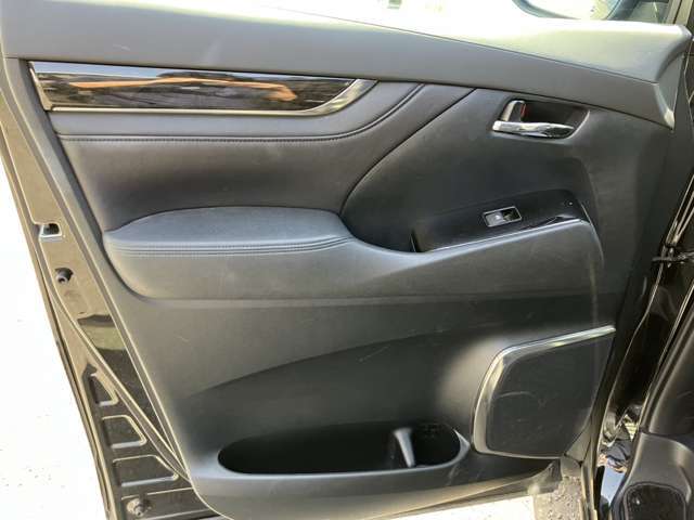 メール、お電話にてお気軽にお問い合わせください！当社スタッフがお車の事分りやすくご説明させていただきます！メールでのお問い合わせは当ページの無料在庫確認・見積依頼をクリック！