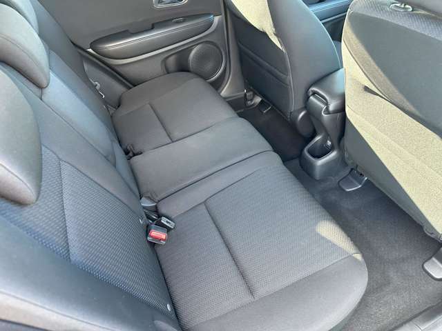納車前にはさらに全車、内装のクリーニング、ボディの磨き・ワックス作業等を行います。場合によってはヘッドライトのコーティングも無料で行っております。