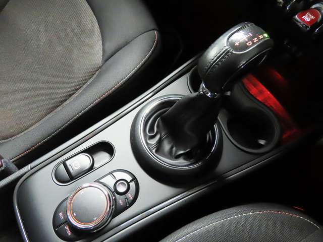 MTモード付8速AT/シフト回り清潔な状態です。