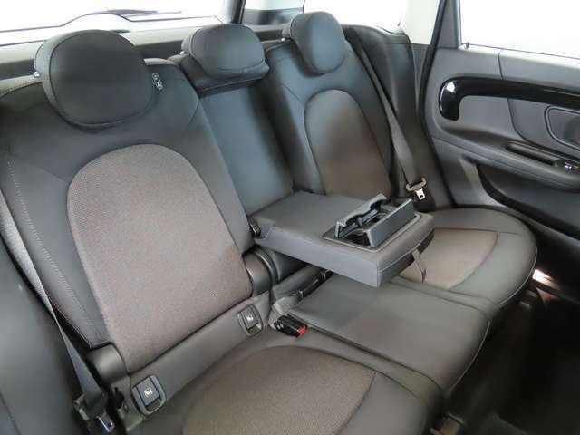 リアシートも良好な状態です。