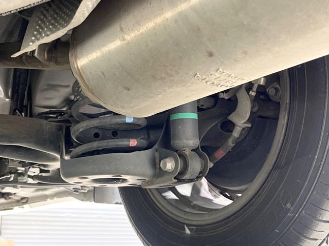 お車を安心してお乗りいただく為には、足回りの定期点検が欠かせません。サービスサポート（有償保証）では無料点検もご提供しており、安心のカーライフをお過ごしいただけるサポート体制が整っています。