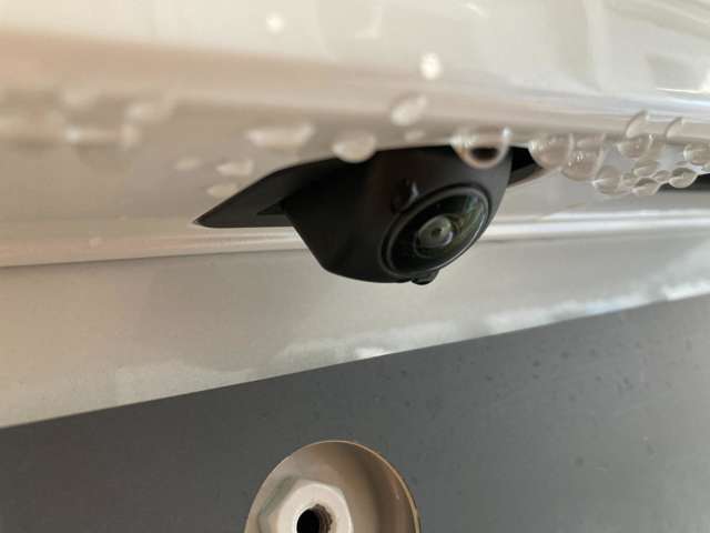 バックカメラも完備しております。