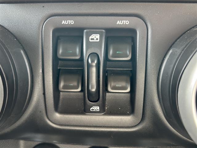 気になる車はすぐにお問い合わせください！画面右側の0066から始まる無料ダイヤルからお問い合わせ下さい！専門スタッフがお車のご質問にお答えいたします！