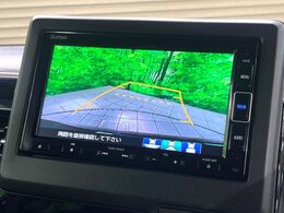【バックカメラ】駐車時に後方がリアルタイム映像で確認できます。大型商業施設や立体駐車場での駐車時や、夜間のバック時に大活躍！運転スキルに関わらず、今や必須となった装備のひとつです！