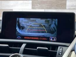 【カラーバックモニター】を装備しております。リアの映像がカラーで映し出されますので日々の駐車も安心安全です。