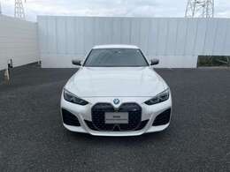 ご納車前には、BMWを熟知したメカニックによる100項目の点検・整備を行います。不具合箇所、交換時期に達している部品に関しましては、全て当社負担で交換してからのご納車となります。