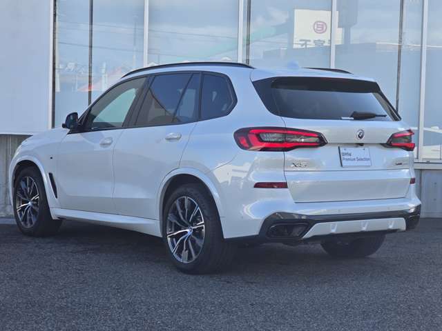 この度は弊社認定中古車をご覧いただき誠にありがとうございます。弊社はBMW 正規ディーラーですので遠方のお客様も安心してご購入下さい。ご不明な点がございましたらお気軽にお申し付けください。