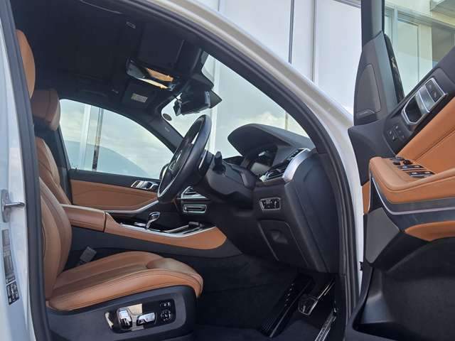 内外装美車！当店では内外装ともに一定の品質をクリアした厳選車両のみ取り扱っております。厳選された良質な車両だからこそ、自信を持っておススメさせて頂きます。