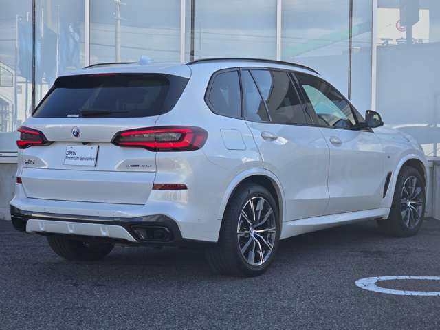 この度は弊社認定中古車をご覧いただき誠にありがとうございます。弊社はBMW 正規ディーラーですので遠方のお客様も安心してご購入下さい。ご不明な点がございましたらお気軽にお申し付けください。