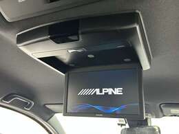 天井には【フリップダウンモニター】も装備されております♪お子様など、ロングドライブでも退屈せず楽しくお過ごしいただけます！！！