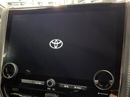 【14インチディスプレイオーディオ】画面内にオーディオ操作はもちろん、空調の調整機能なども盛り込んだ多機能なディスプレイオーディオです！スマートフォン連携はもちろん、車載ナビもお使いいただけます♪