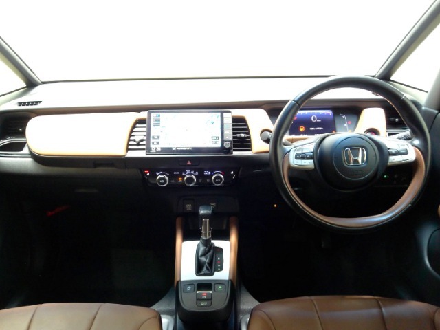 Honda車が初めての方にも扱いやすく分かりやすいインパネ周りと各種スイッチ類です。