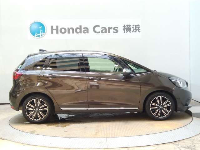 全長399cm、幅169cm、高さ154cmのお車になります。