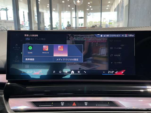 BMWを熟知したメカニックによる、100項目の納車前点検。ドイツ本国と同様の教育・訓練を受けたメカニックが、100項目にも上るポイントを徹底的に点検、整備した後にお客様にお引渡しいたします。