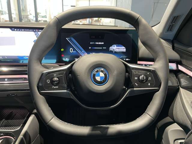 BMW正規ディーラー　BMW・Premium・Selection調布店　〒182-0015東京都調布市八雲台2-14-1　/TEL.042-426-1166/営業時間：10：00～18:00