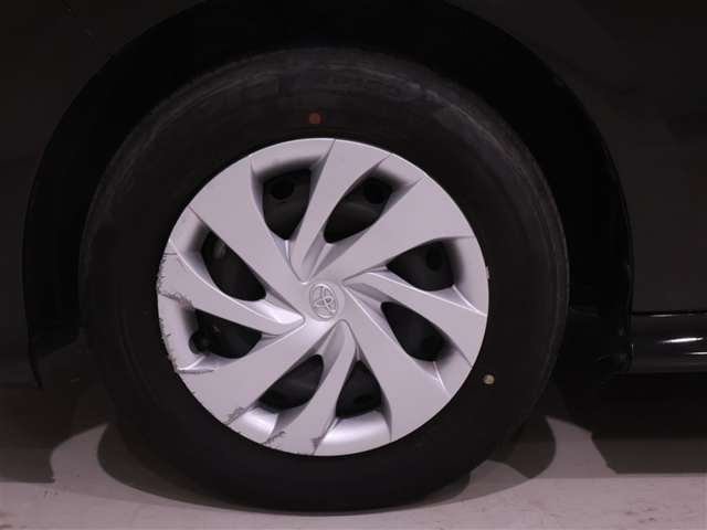 ■装着ホイール■　　スチールホイール＆車体デザインにマッチングしたホイールキャップです。