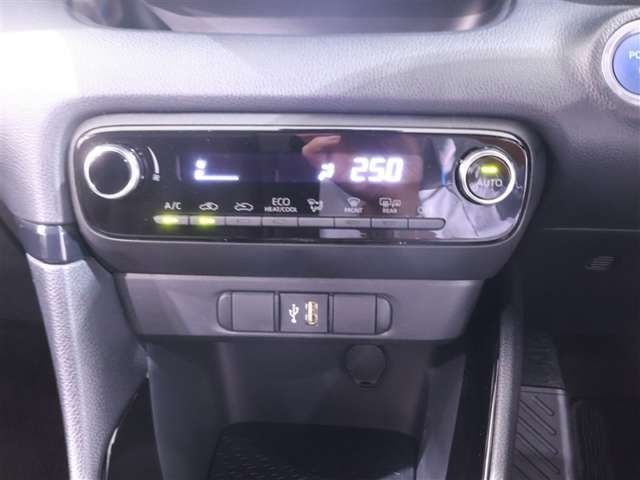 ■オートエアコン■　　室内の温度を設定すると、センサーが室温を感知して、温度、風量を自動的にコントロールし、快適な空間にしてくれます。