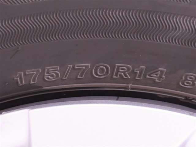175/70R14　   タイヤサイズです。　夏タイヤのご相談もスタッドレスタイヤの事も、石川トヨペットカローラにご相談くださいま