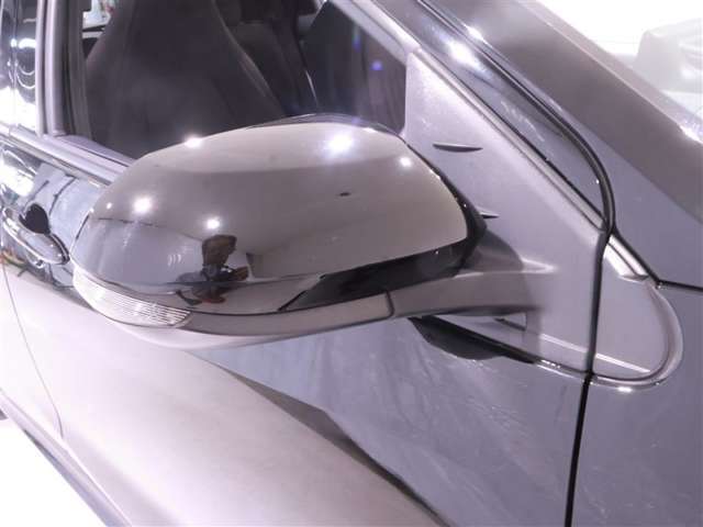 ■ドアミラー■　　ウィンカー付きドアミラーです。周囲からの視認性もよく安全性もアップします。