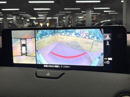 【360°ビューモニター】専用のカメラにより、上から見下ろしたような視点で360度クルマの周囲を確認することができます☆死角部分も確認しやすく、狭い場所での切り返しや駐車もスムーズに行えます。