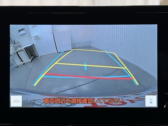 バックモニター付なので後退時に後方が見えるので安心。　車は構造上、死角がたくさんなので万が一を考えると必須ですね。　あくまで補助の為の装備、バックは目視で確認する事が重要ですよ。