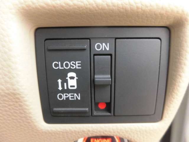 片側パワースライドドア！開閉操作も運転席から可能です！