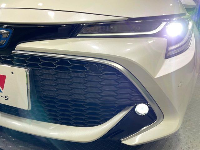 【LEDヘッドライト】悪天候や夜間走行時も良好な視界を確保し安心して運転できる高輝度LEDヘッドライトを装備！点灯速度が早く、消費電力も抑えられています。