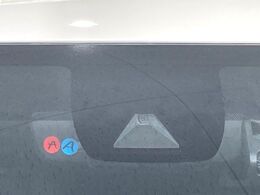【トヨタセーフティセンス】走行中に前方の車両等を認識し、衝突しそうな時は警報とブレーキで衝突回避と被害軽減をアシスト。より安全にドライブをお楽しみいただけます。