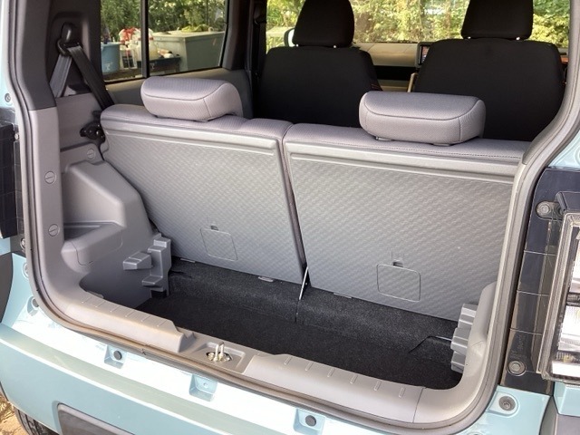 大口なテールゲートです。幅広、低い床面で大きな荷物の出し入れが簡単になります。