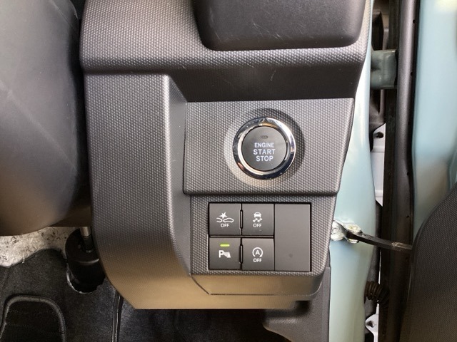 スマートキーシステム搭載ですので、ハンドル横のスイッチを押せば、エンジンスタート！