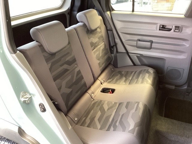 シート表皮は専用のクリーナーできれいにクリーニングしていて清潔です。