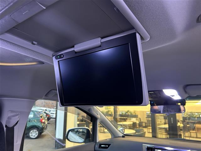 【　後席エアコン　】後席にもエアコンがついておりますので、車内全体を快適な温度に調節いただけます♪