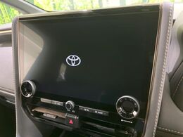 【14インチディスプレイオーディオ】画面内にオーディオ操作はもちろん、空調の調整機能なども盛り込んだ多機能なディスプレイオーディオです！スマートフォン連携はもちろん、車載ナビもお使いいただけます♪