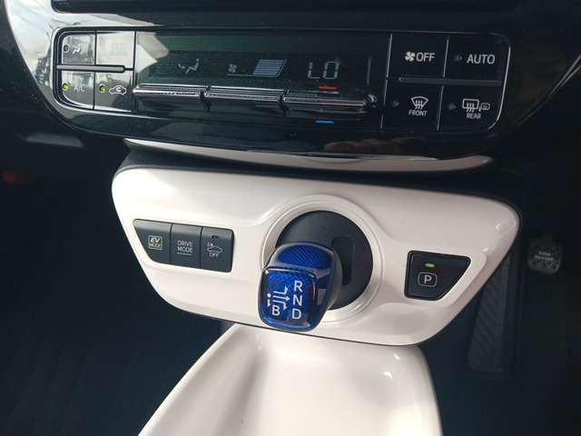 気になる点がございましたら、お気軽にお電話下さい。内外装の状態など、実物を見ながらの詳細確認説明を正確に申し上げます。また希望のお写真をメールやFAXでお送りさせていただきます。