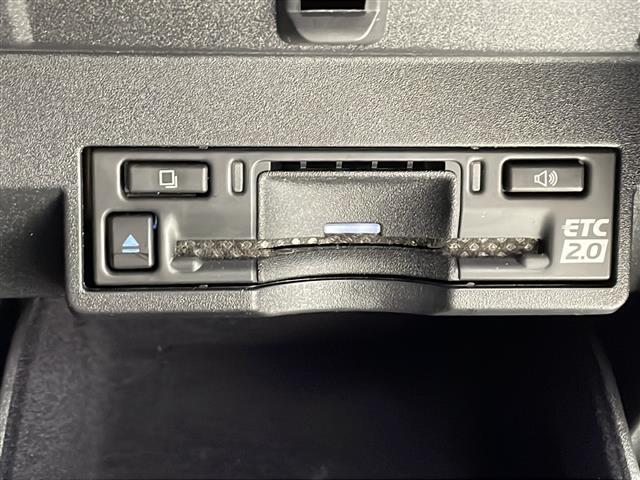 ◆【ETC】有料道路を利用する際に料金所で停止することなく通過できる、ETC車載器（ノンストップ自動料金収受システム機器）が装備されています。セットアップを行うことで利用可能になります。