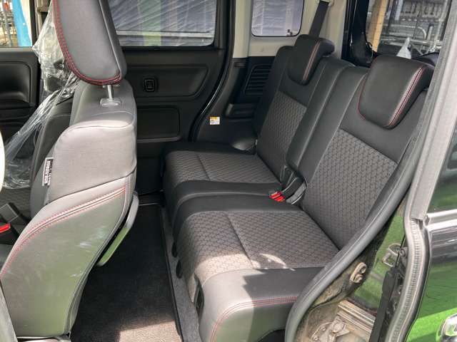 当社の自動車販売サービスは、全車種・全メーカー対応していますので、車屋さんを何件もまわるお手間をかけさせません。たくさんの選択肢の中で比較しながら、お客様のご要望、条件にあう一台を一緒に探します。
