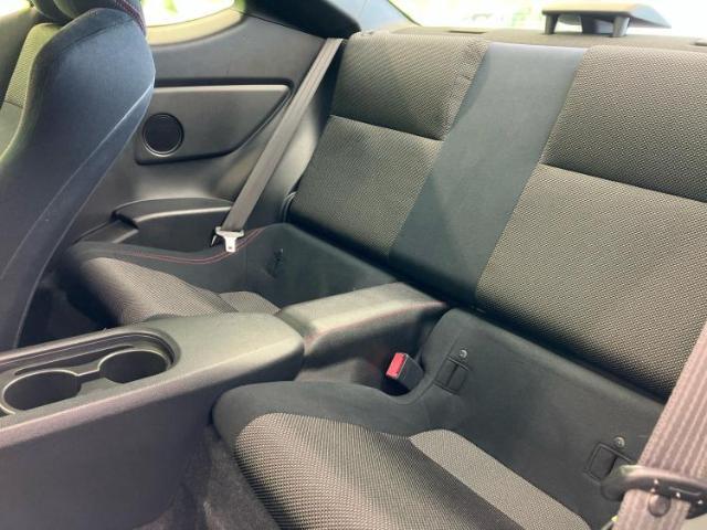 WECARSでは各商談席に大型モニターをご用意しております！見やすい大画面でゆったりと全国の在庫をご覧いただけます！是非ご来店お待ちしております！