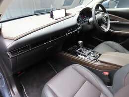 シートの大きなへたりなどもなく、快適にお乗り頂けます。