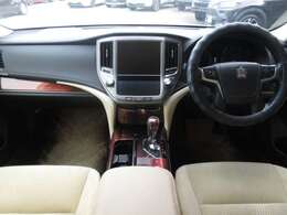 ご納車後も安心なプレミアム保証をご提案いたします。ナビや電装品、エアコンなども含めた600項目の充実した保証内容と安心のロードサービス付帯でサポートいたします。詳細はお尋ねください。