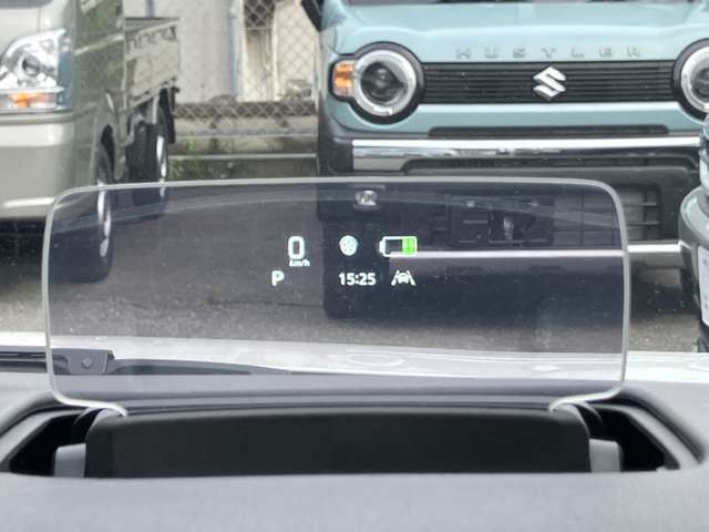 ★ヘッドアップディスプレイ★を装備！！運転席の前方にディスプレイを設置して車速/シフト位置などの情報や警報を表示してドライバーにお知らせしてくれます！