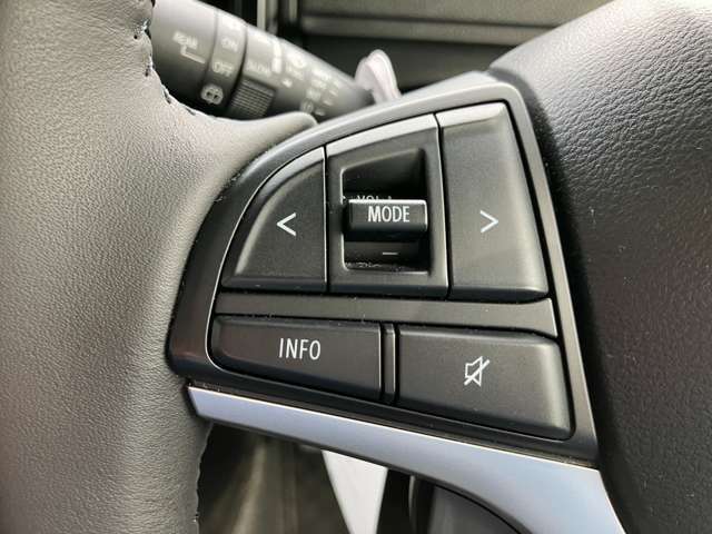 運転中でも手を離さずにオーディオの操作ができる『ステアリングスイッチ』機能があります！