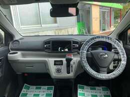 メーターやシフトレバー、スイッチ位置など運転席回りの配置はしっくりいきたいものですね！まずは座ってチェックしてみてください♪