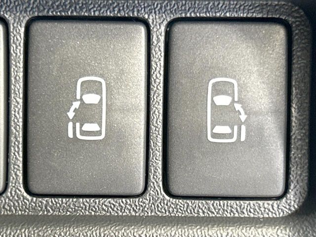【両側パワースライドドア】スマートキーや運転席のスイッチで後席両側スライドドアの開閉が可能♪電動だから力を入れてドアを開ける必要が無く、小さなお子様でも簡単に開け閉めでき快適です♪